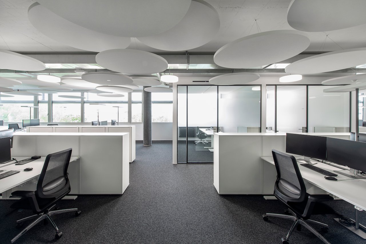 2200m² office