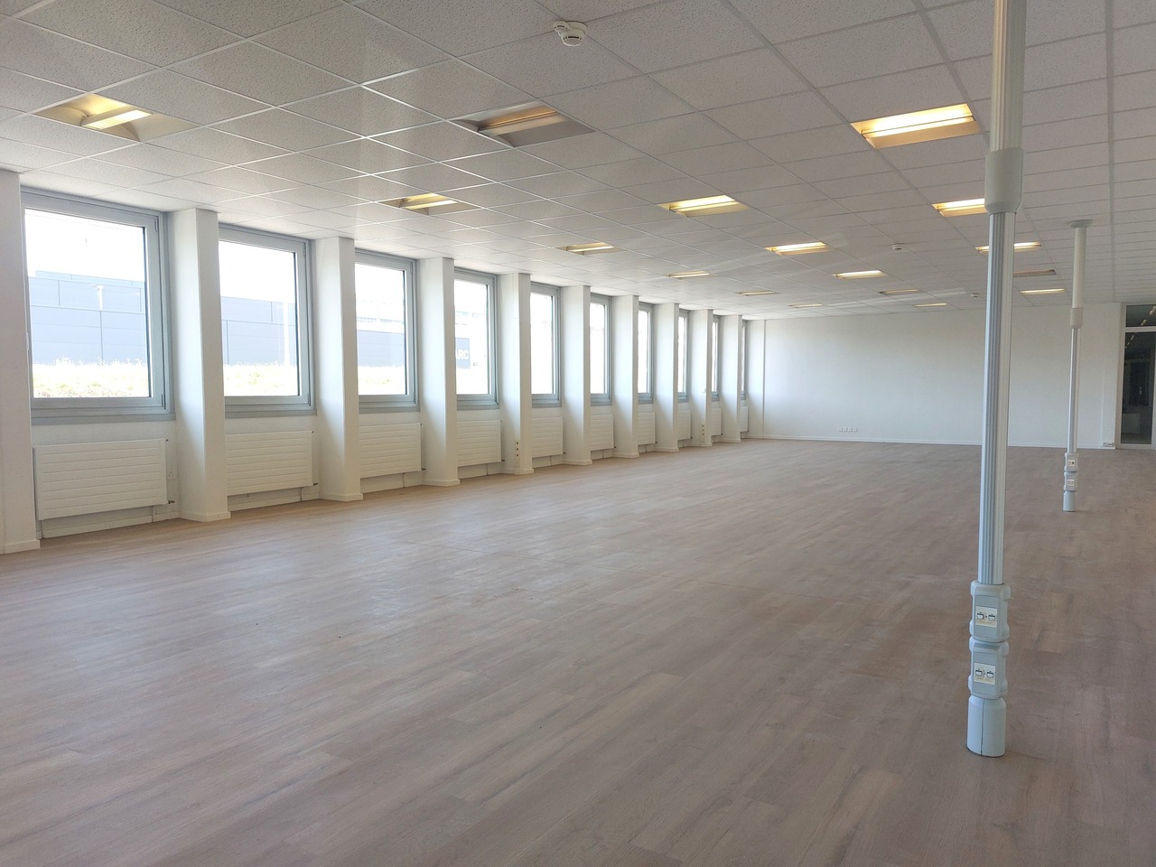160m² office