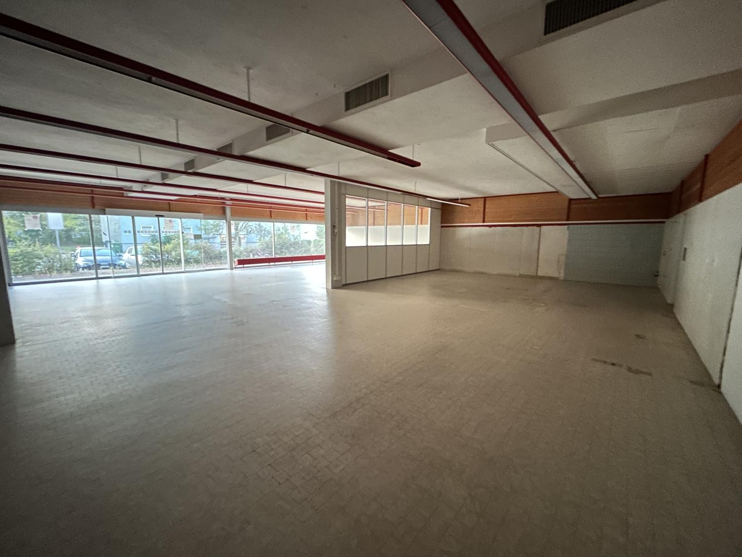 420m² commercial, photo 3 sur 3