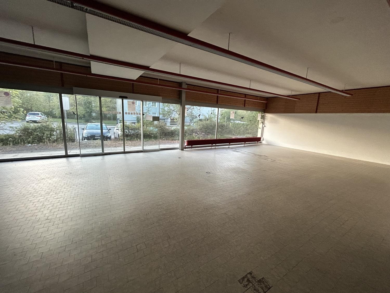 420m² commercial, photo 1 sur 3