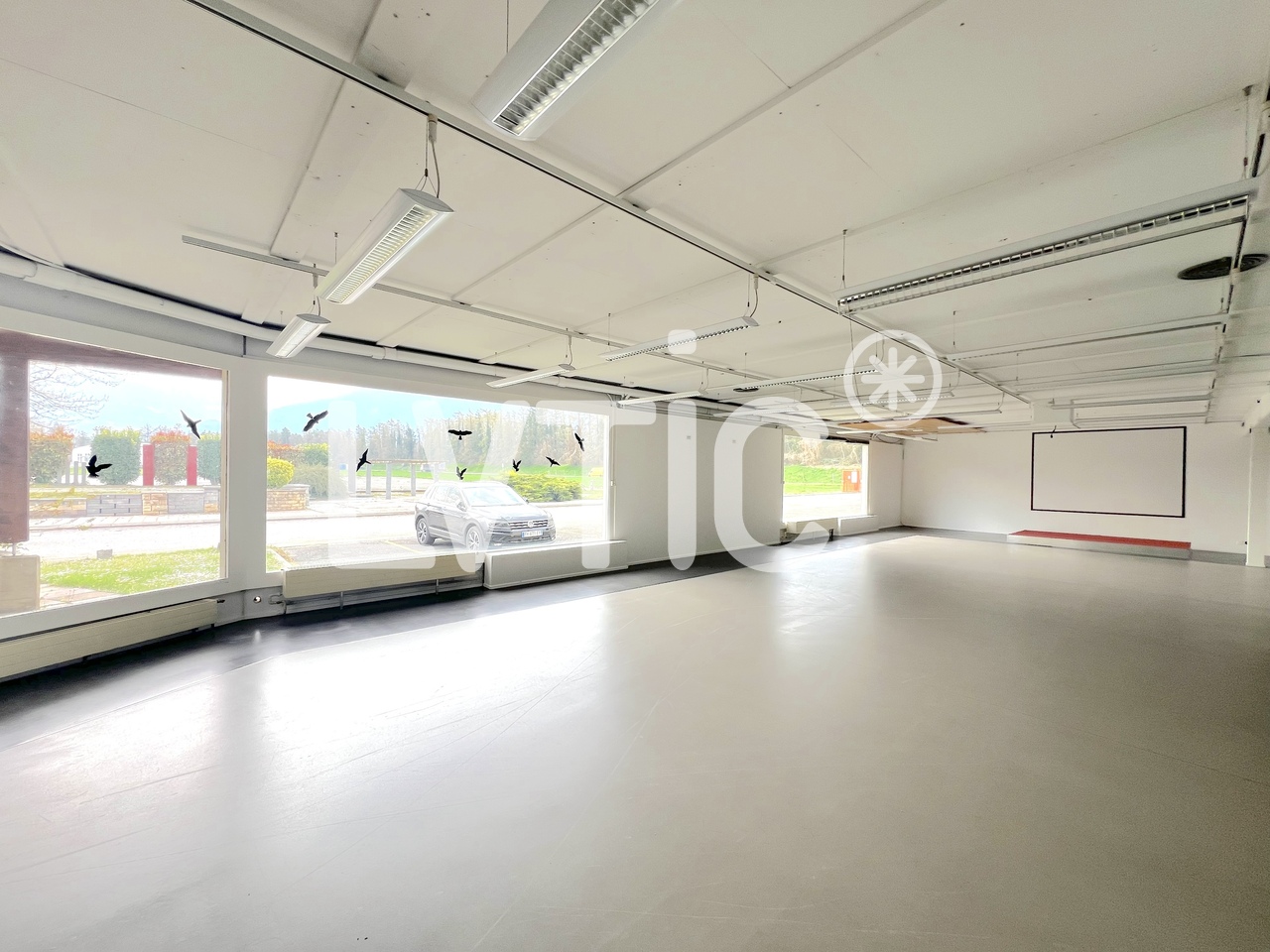 3400m² storage room