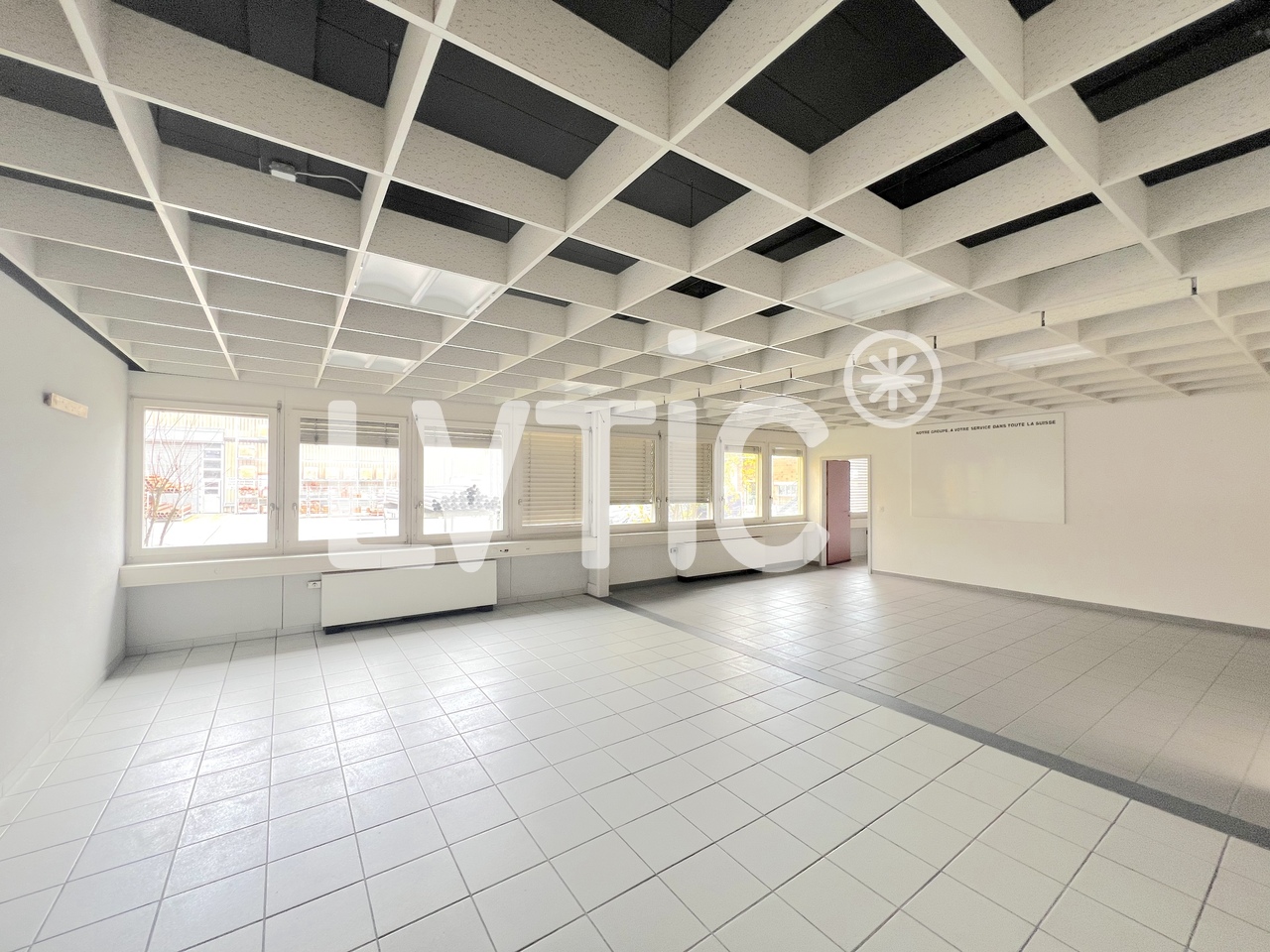 3400m² storage room
