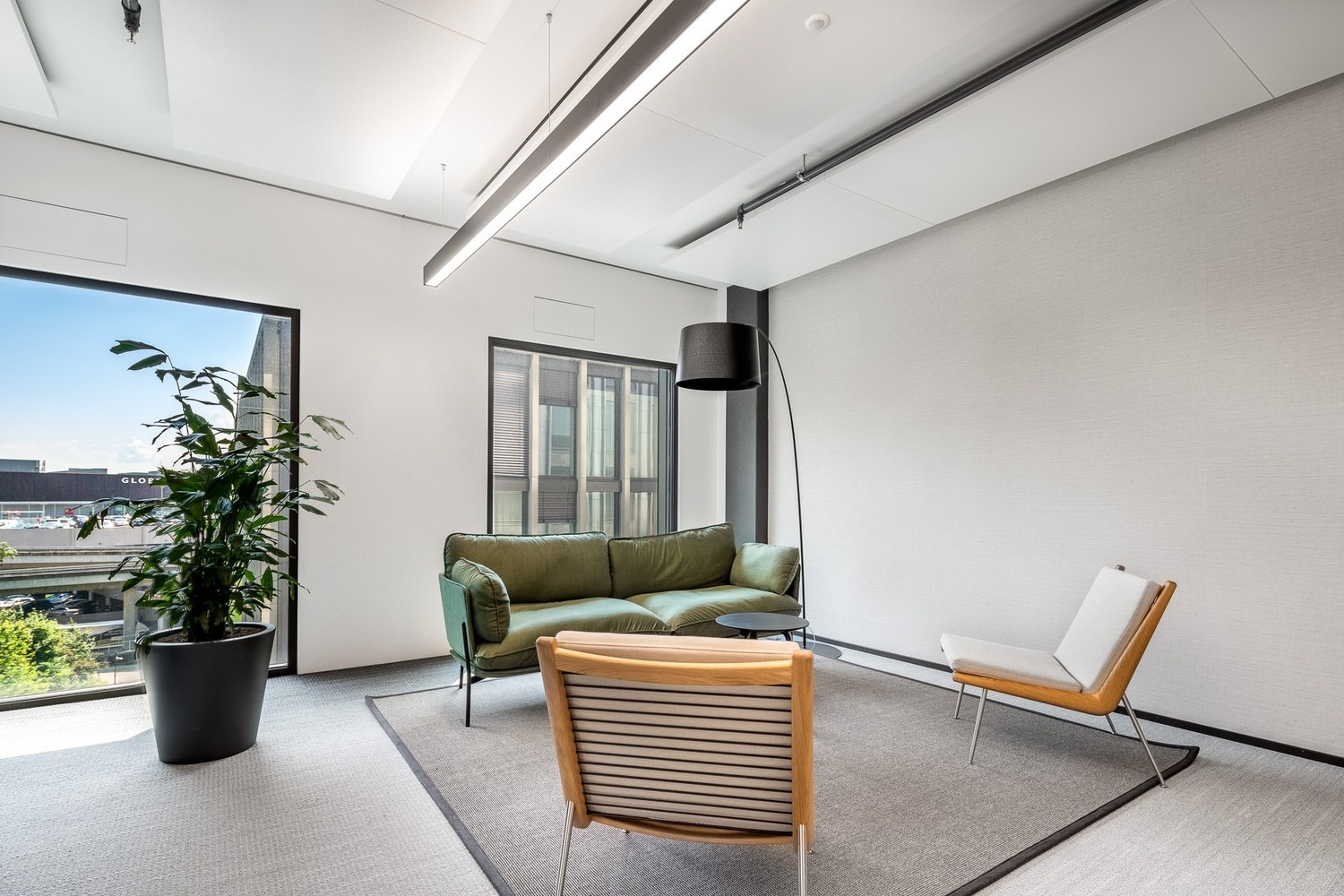 346m² office