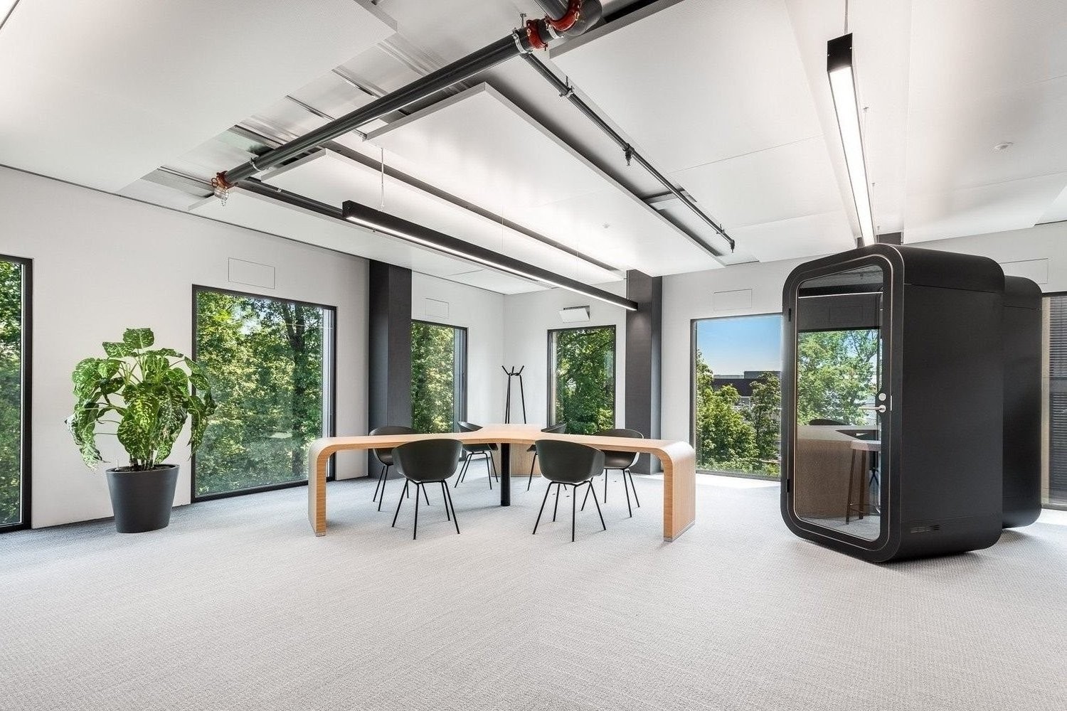 346m² office