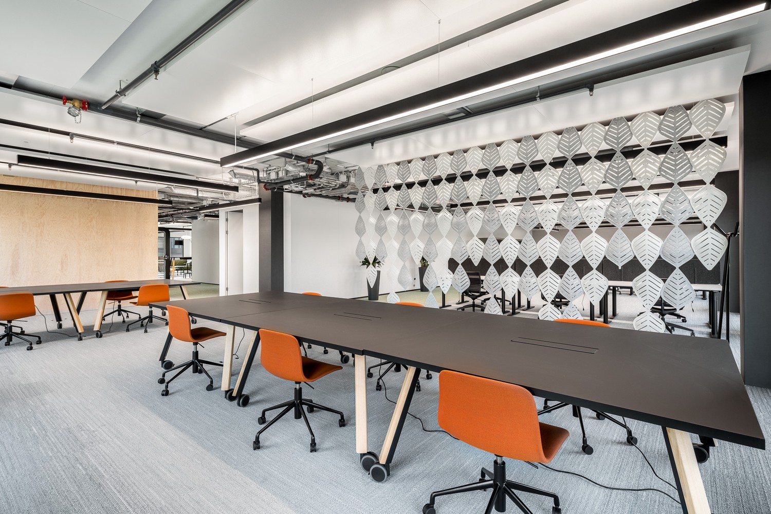 346m² office