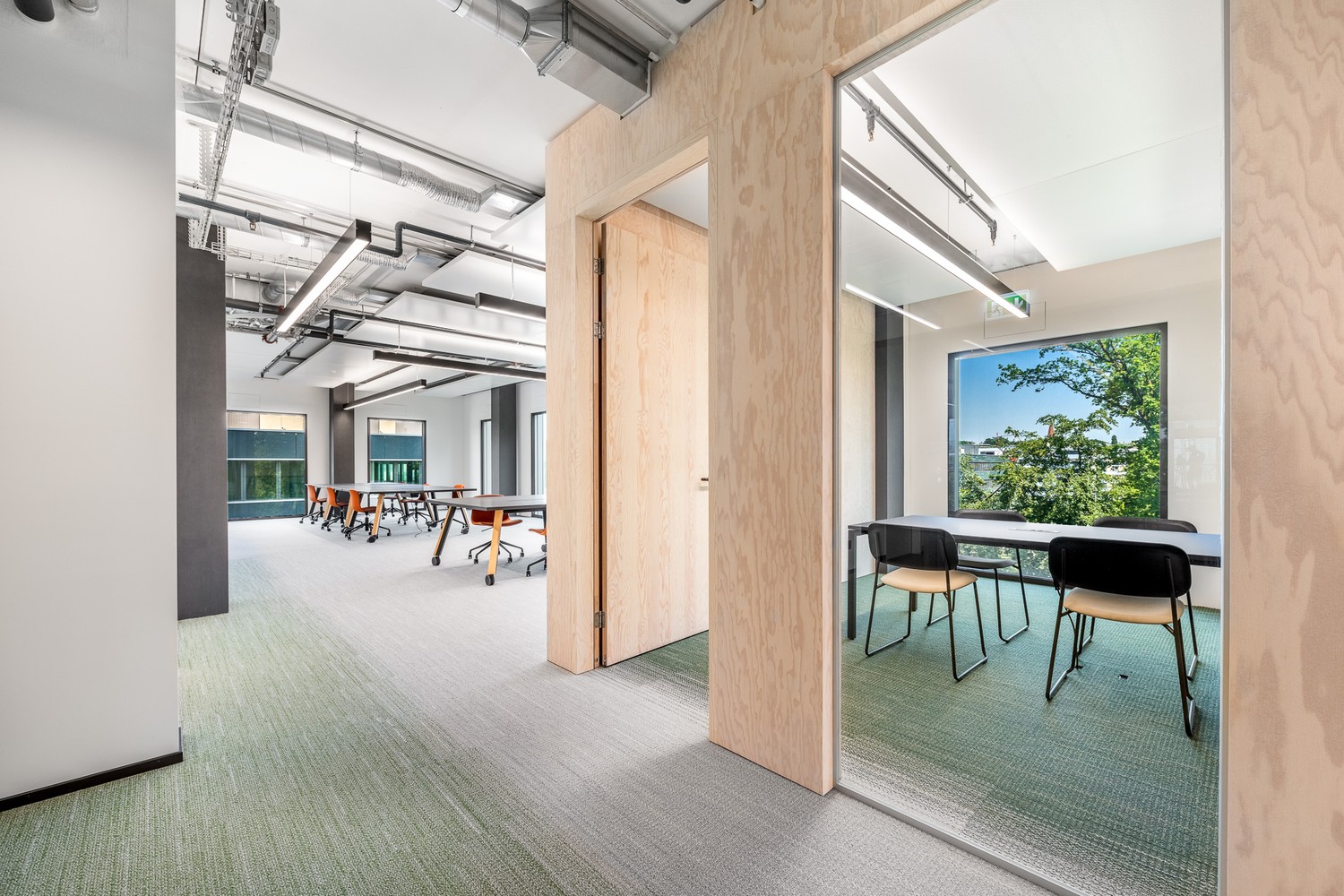 346m² office