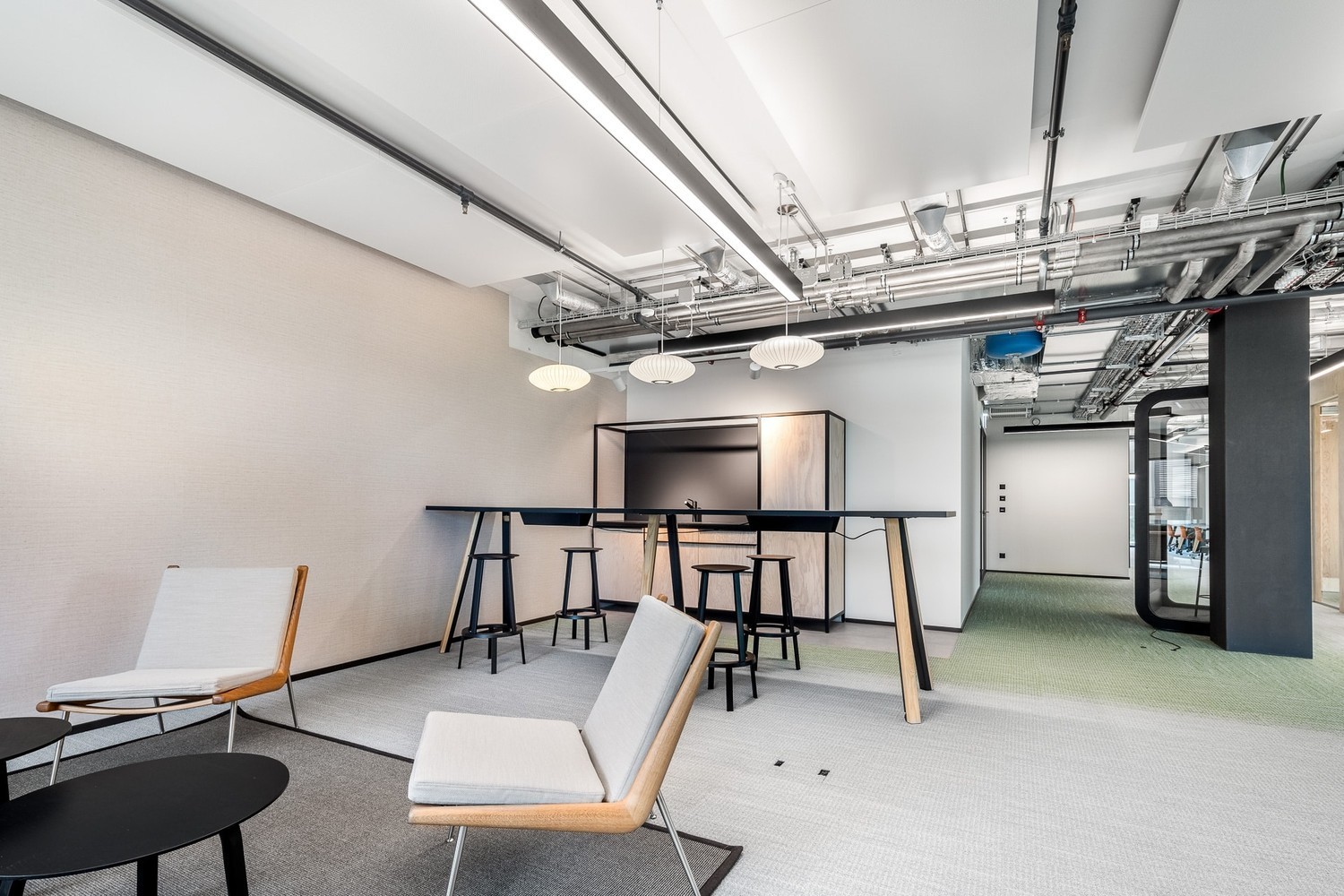 346m² office