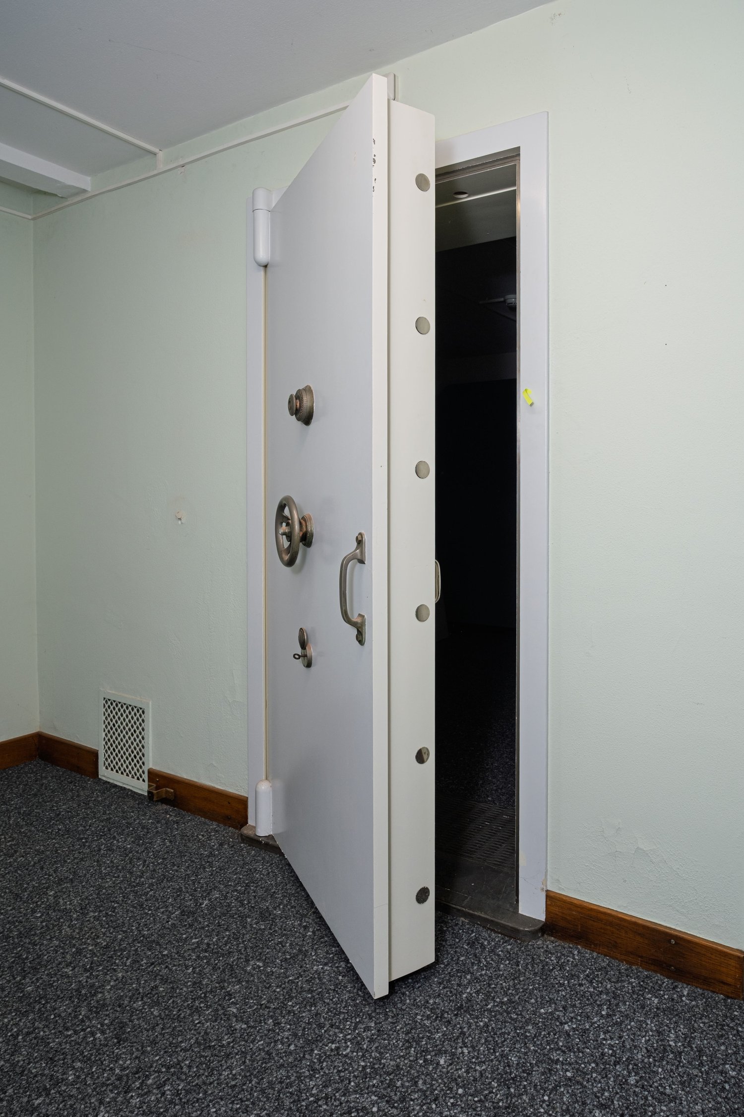 50m² storage room