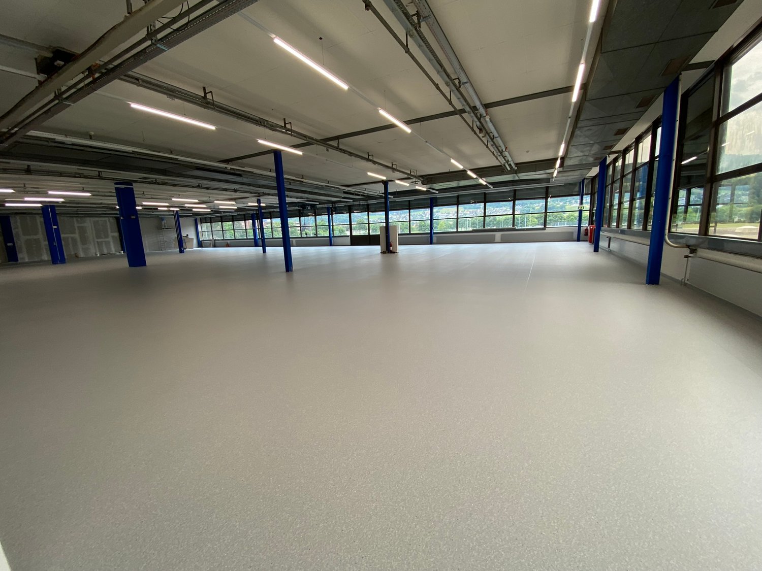 1210m² commercial