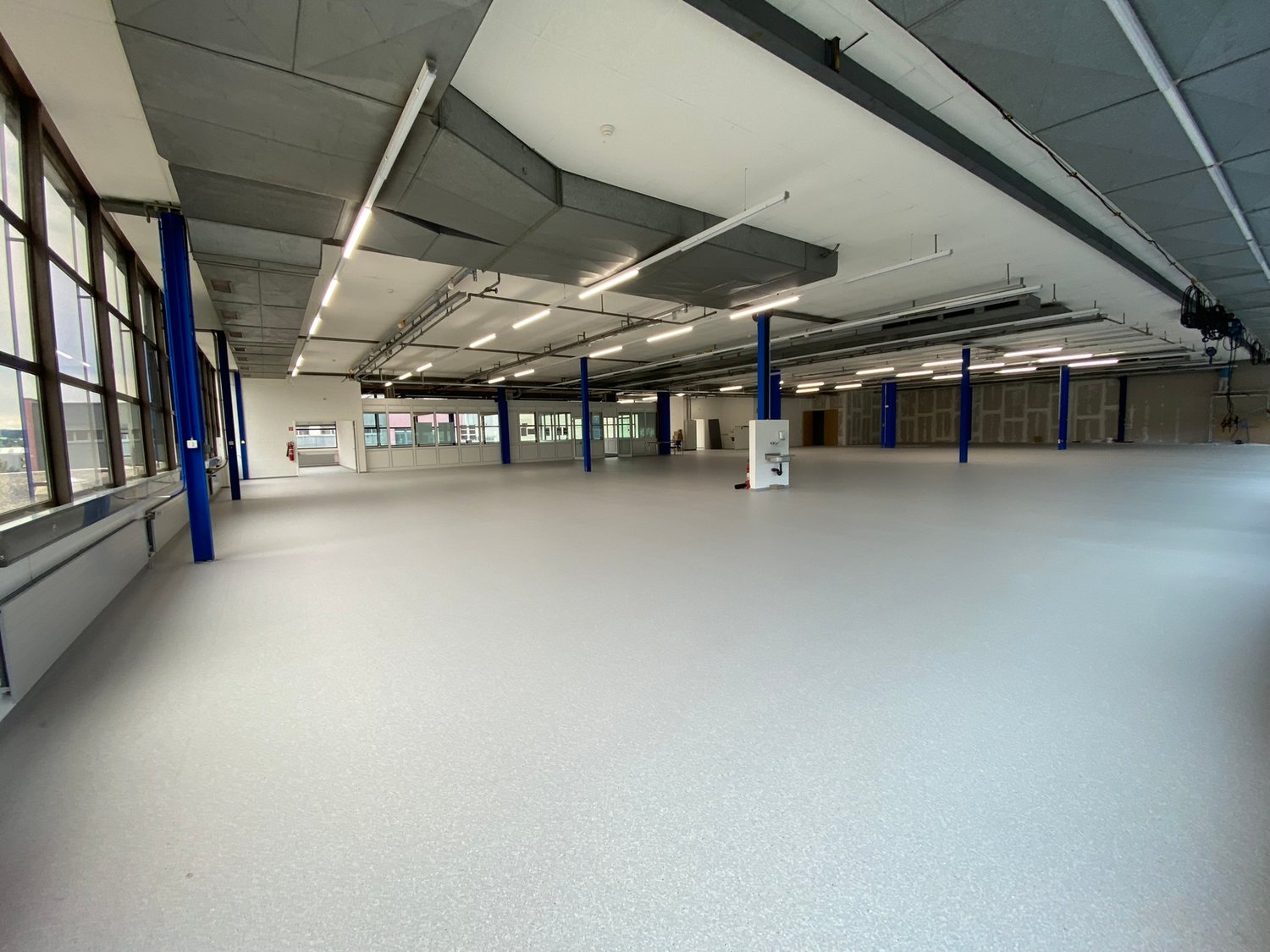 1210m² commercial