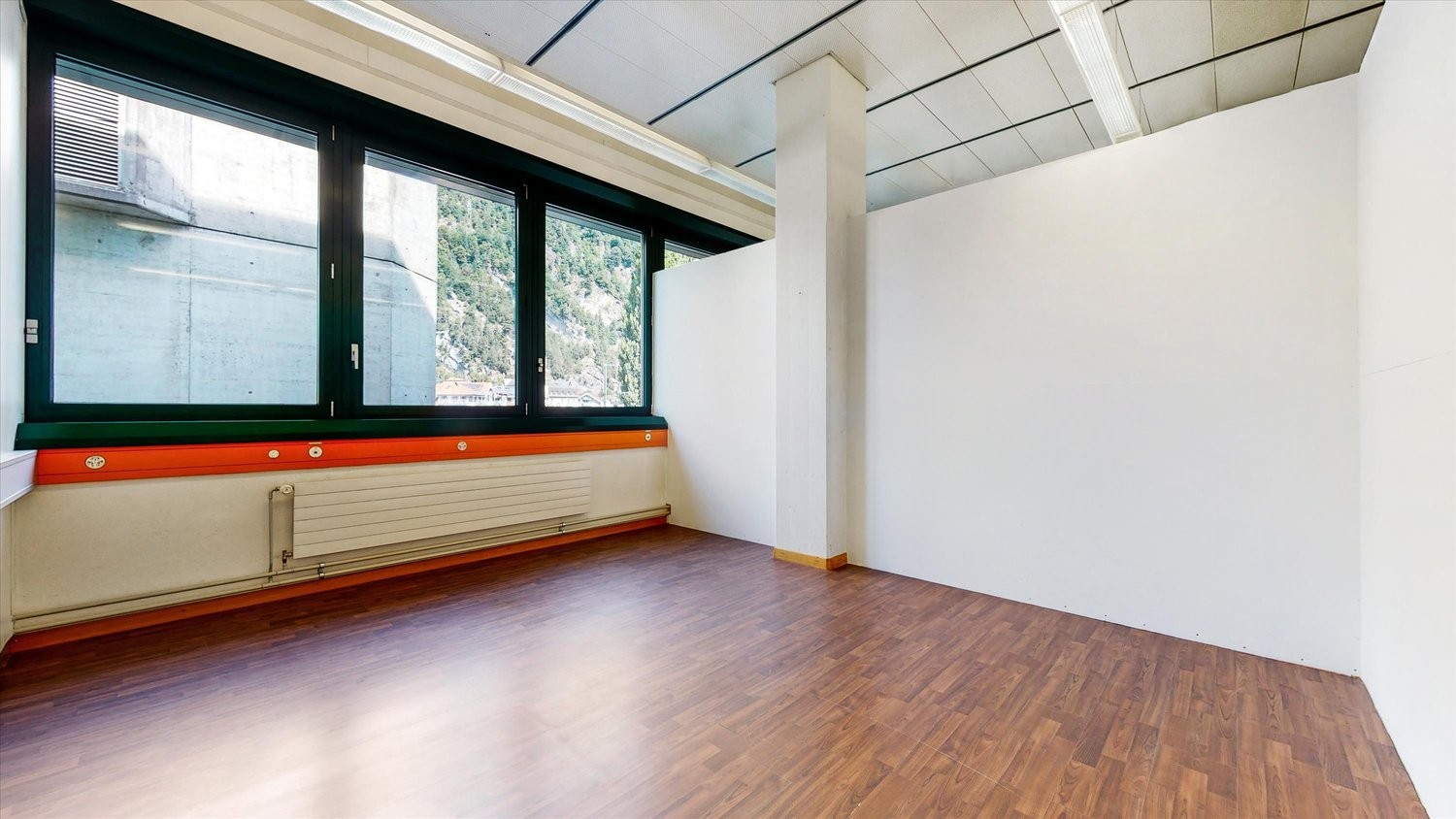 253m² office