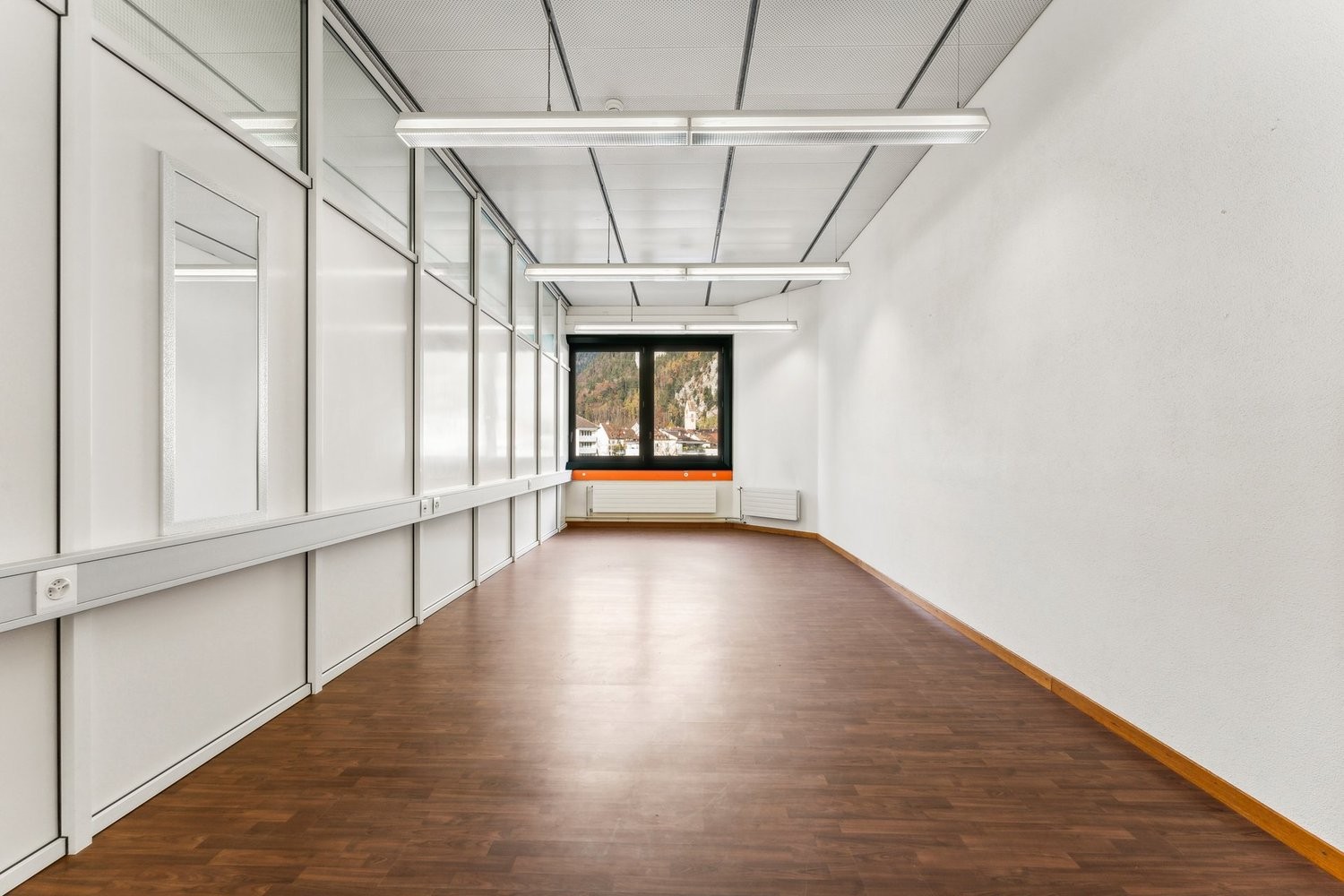 253m² office