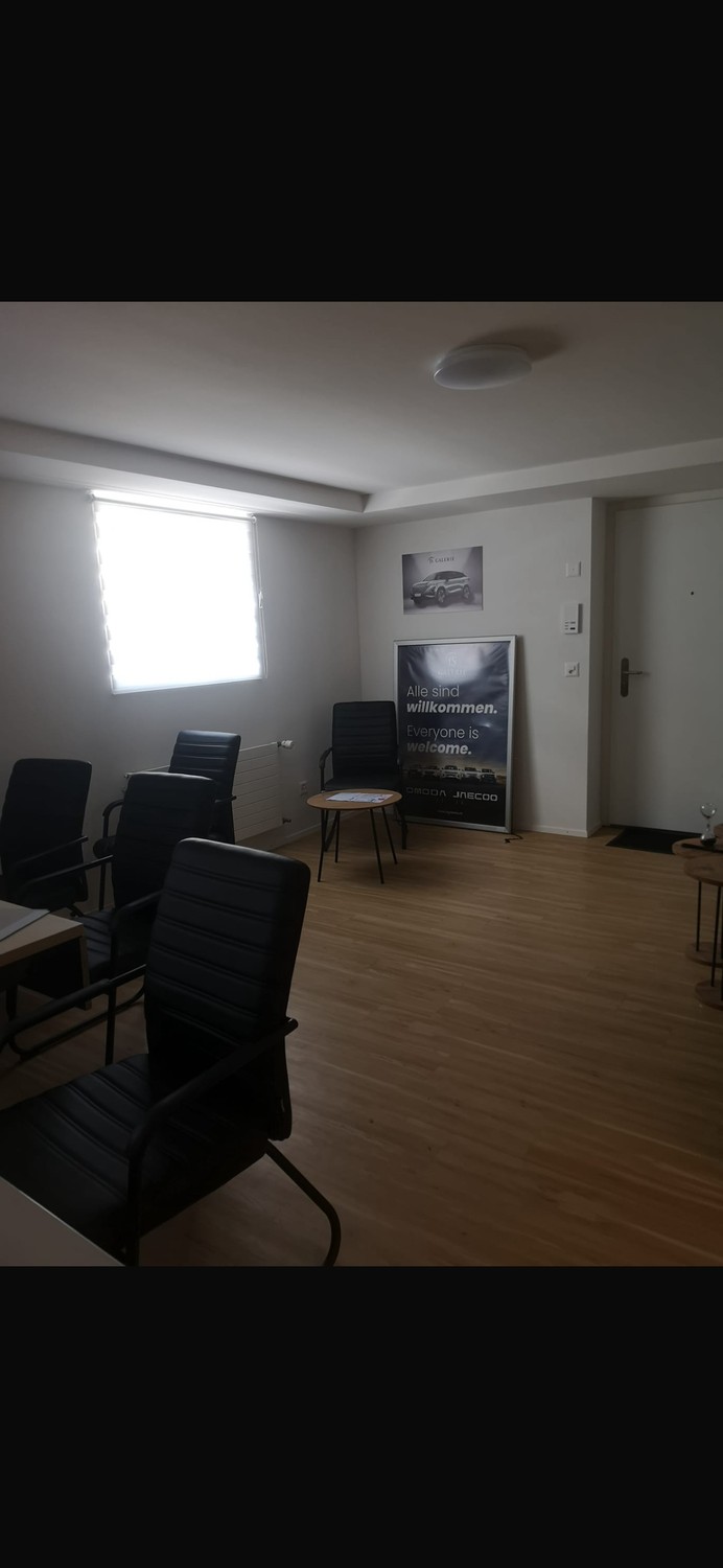 Commercial, Foto 1 von 5