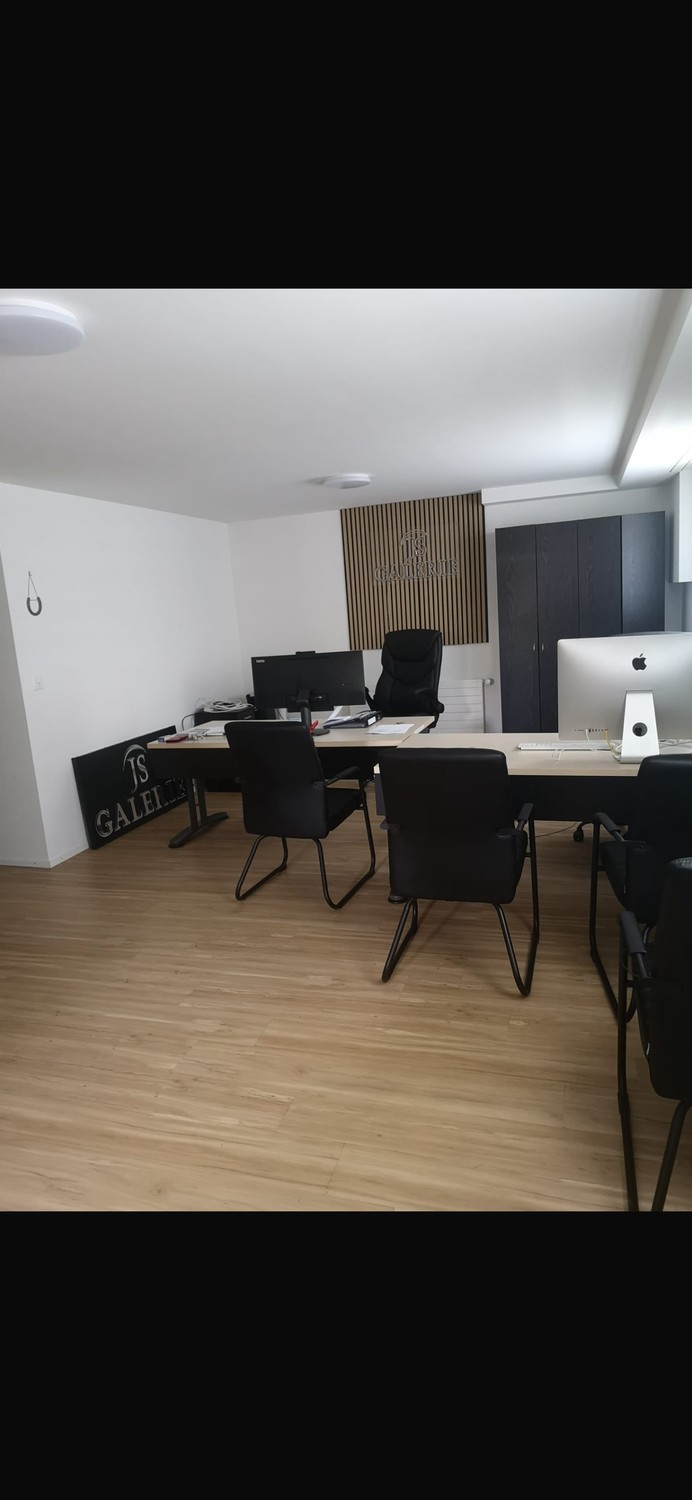Commercial, Foto 2 von 5