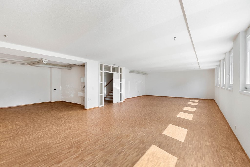 122m² commercial, photo 1 of 10