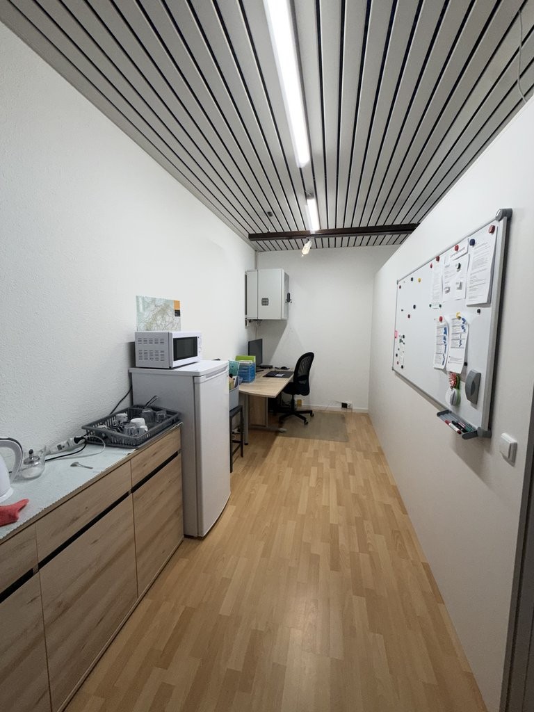 86m² shop