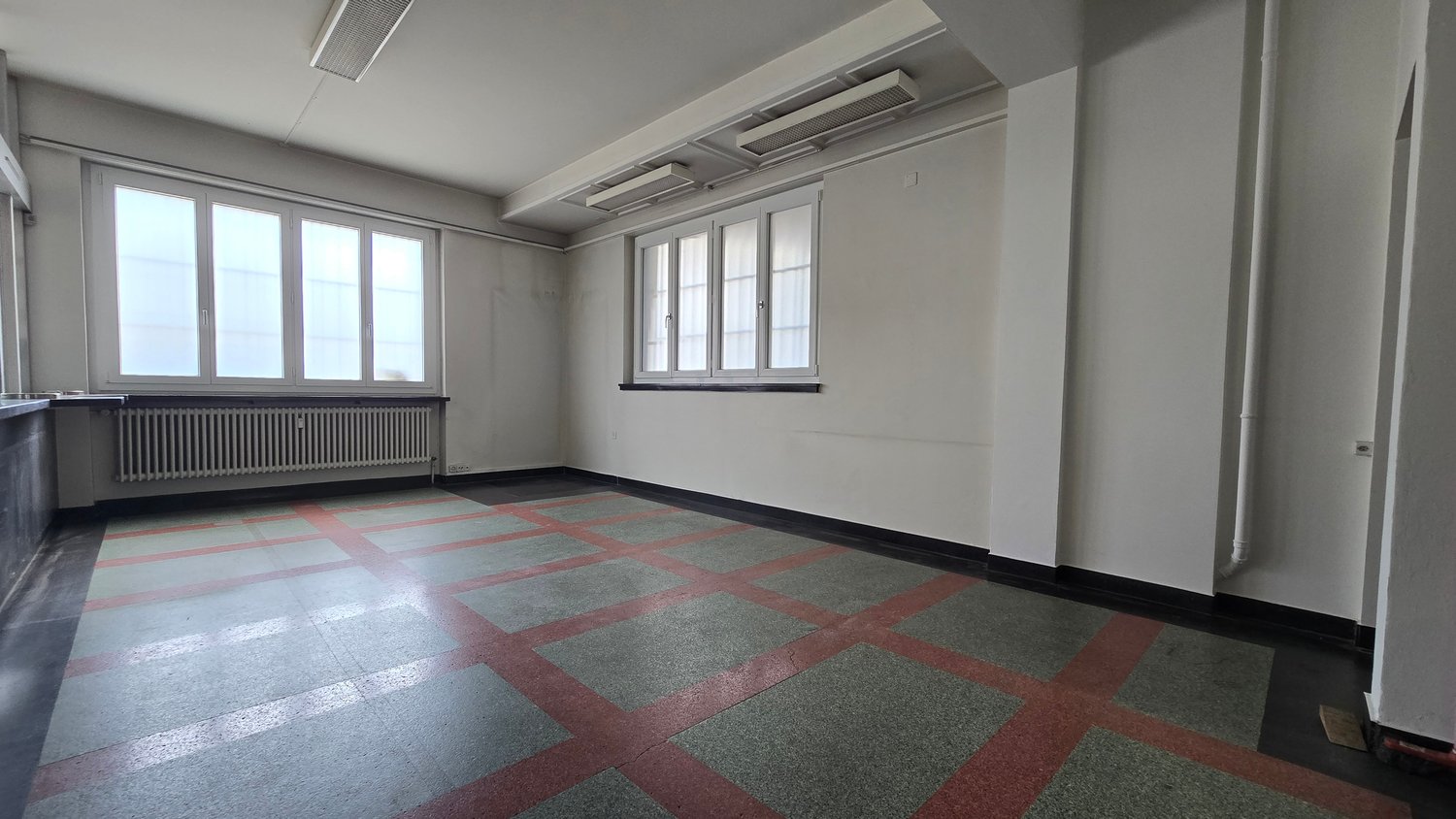 190m² commerciale, foto 1 di 10