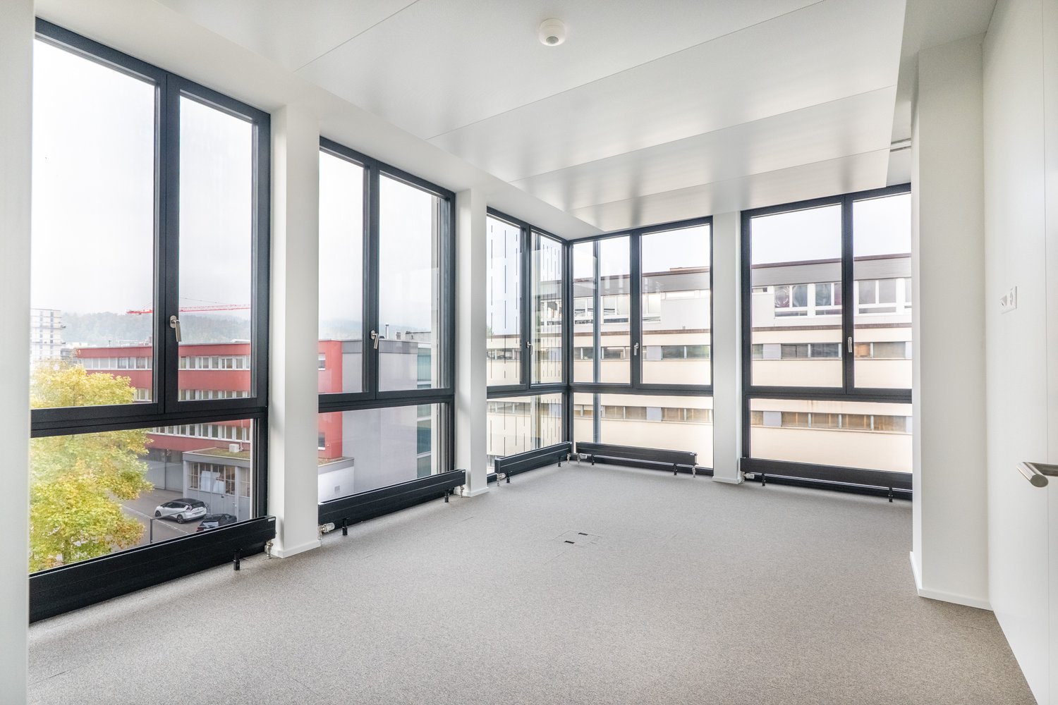 327m² office