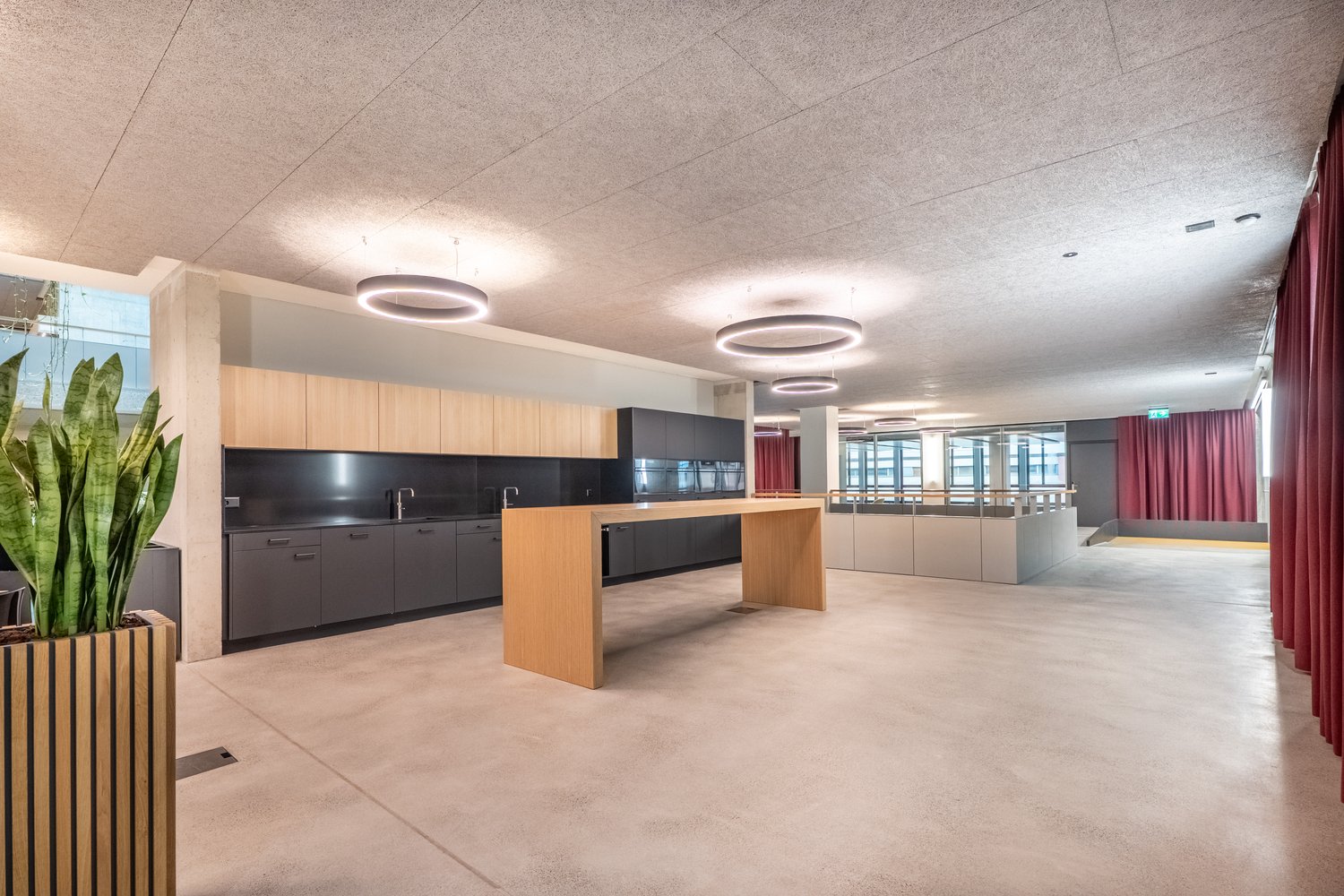 327m² office