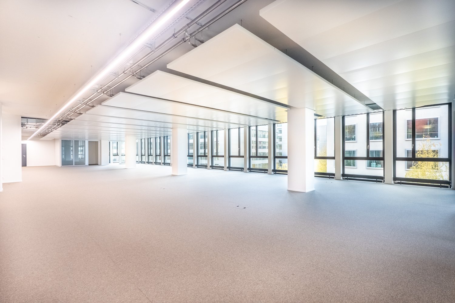 327m² office