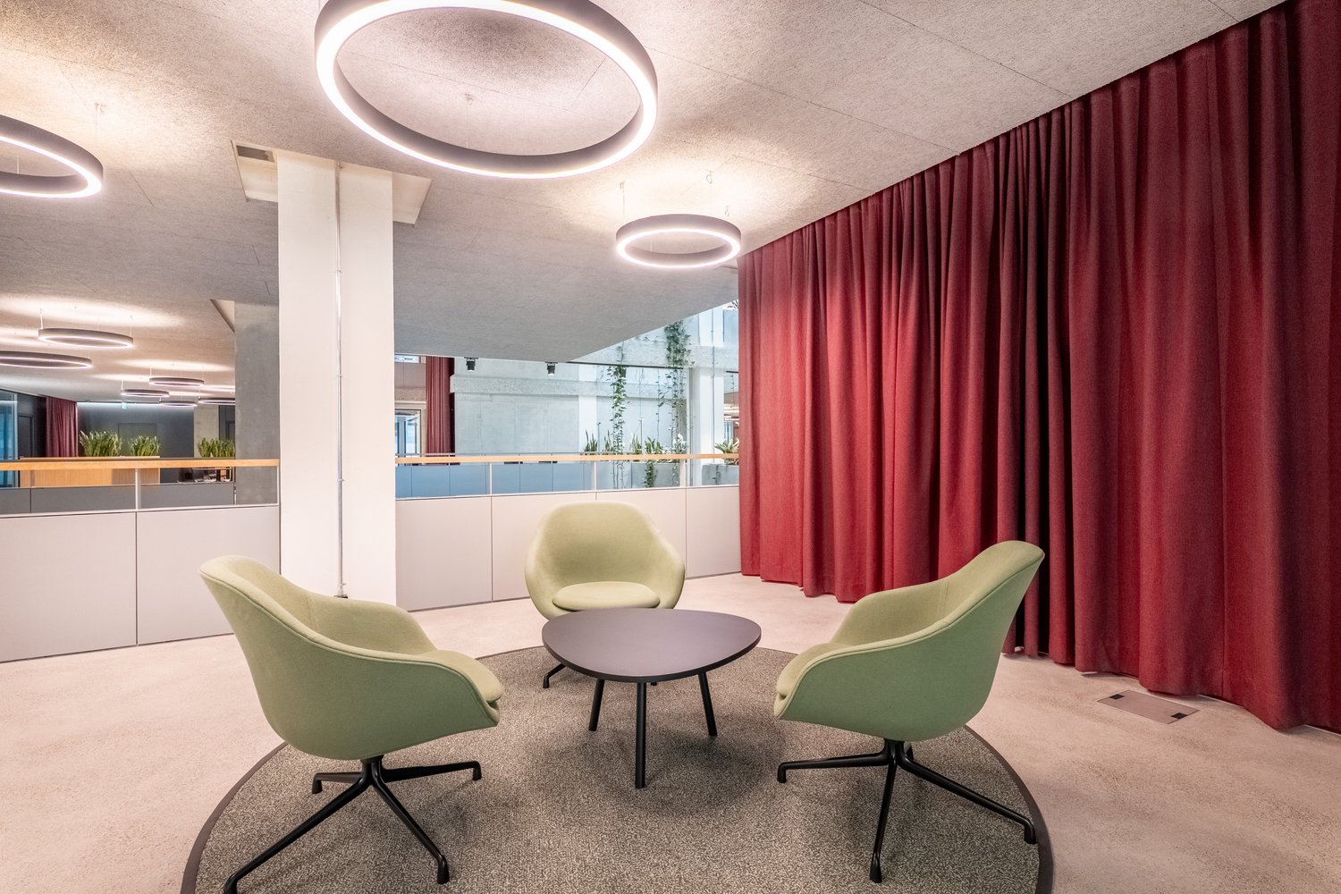 327m² office