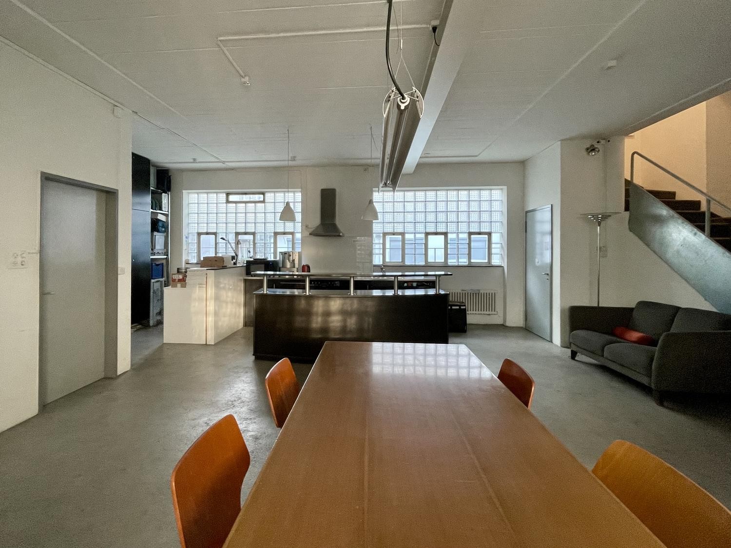 68m² office