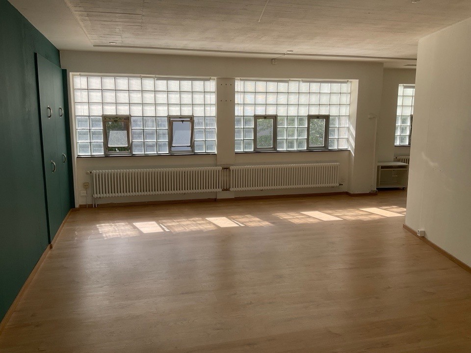 68m² office