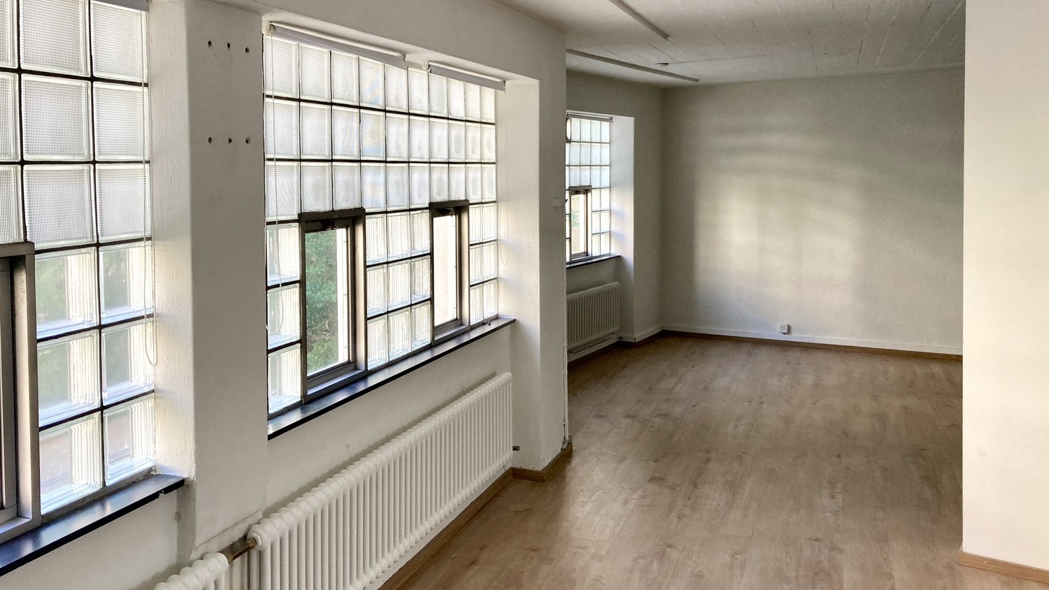 68m² office
