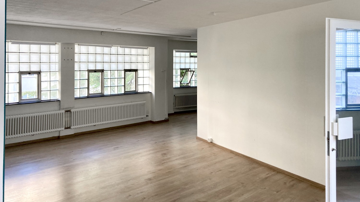 68m² office
