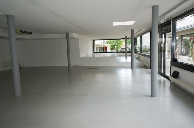 194m² commerciale, foto 2 di 4