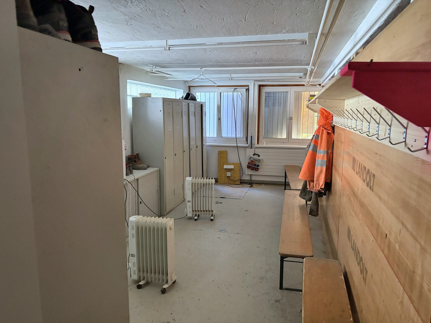 Officina di 220m², foto 1 di 10