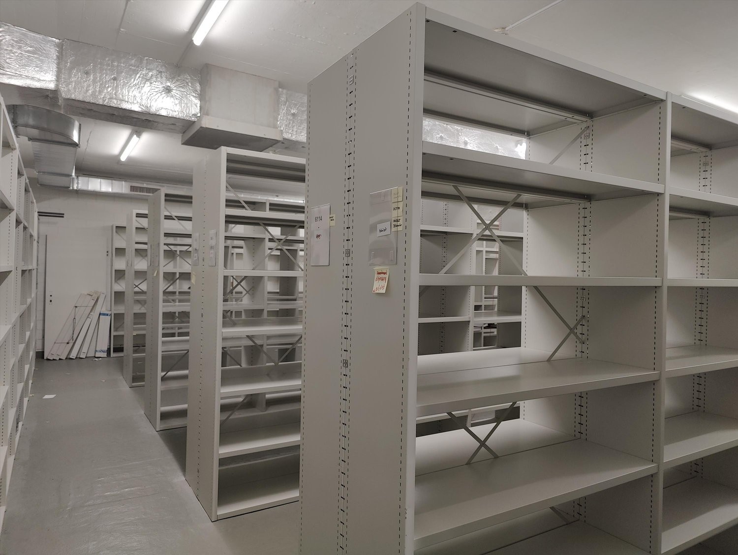 125m² storage room
