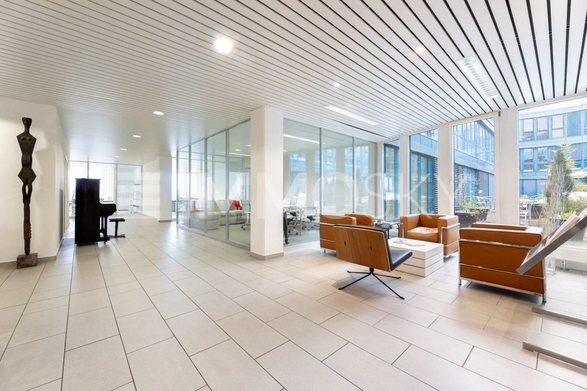 574m² ufficio, foto 1 di 9