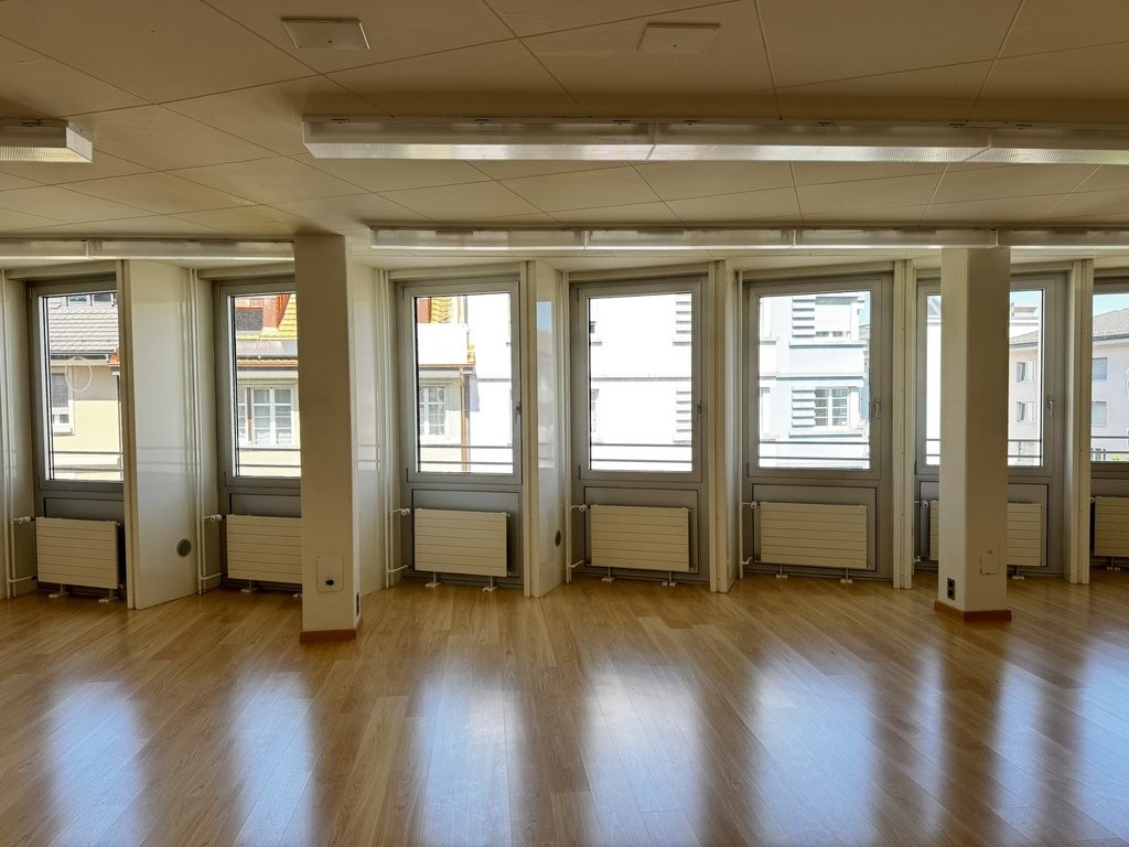 79m² office