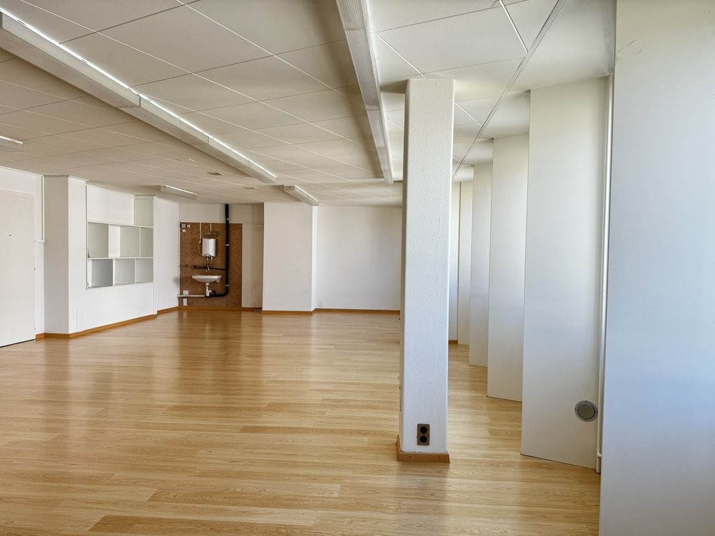 79m² office
