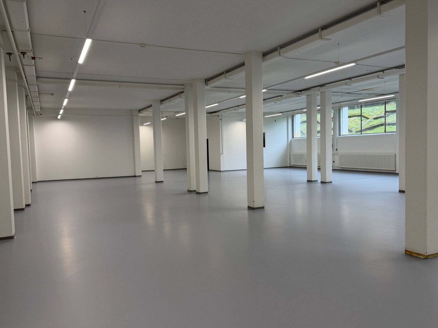 546m² workshop