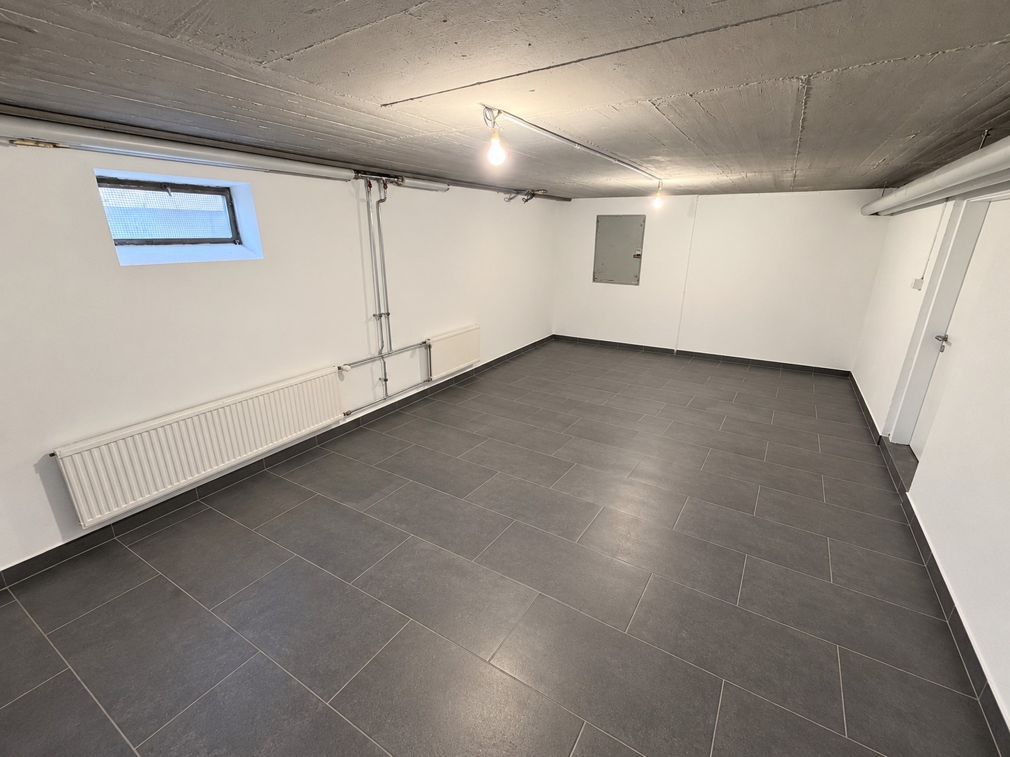 Commercial, Foto 1 von 3