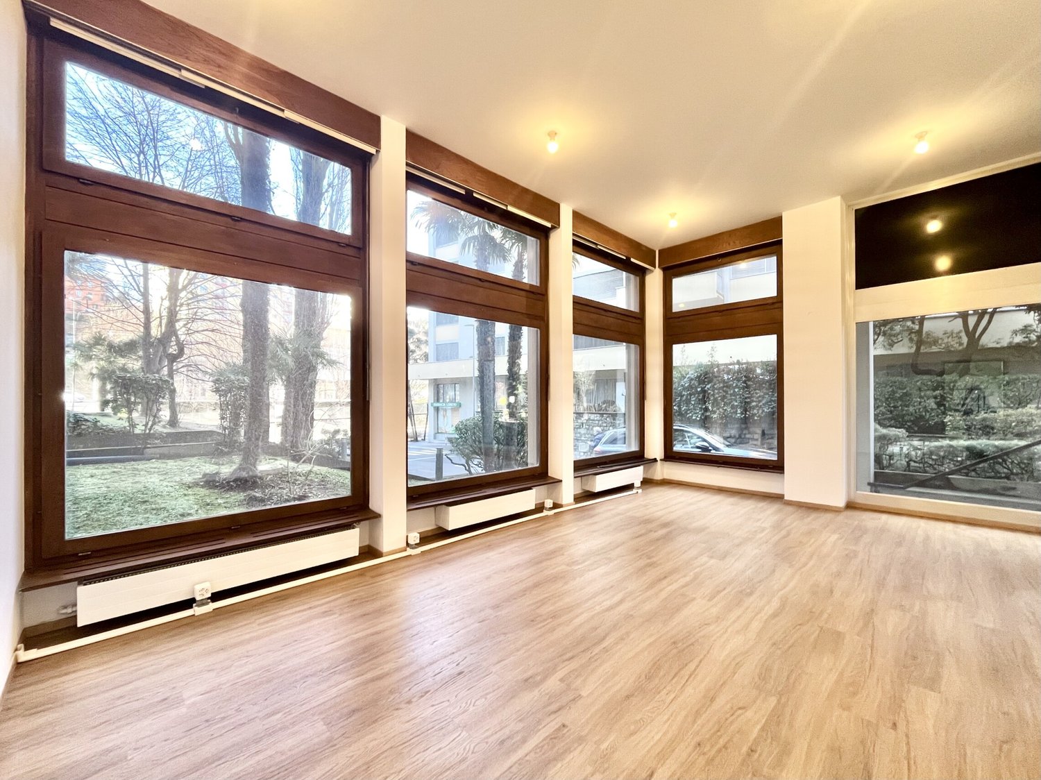 65m² living / commercial building