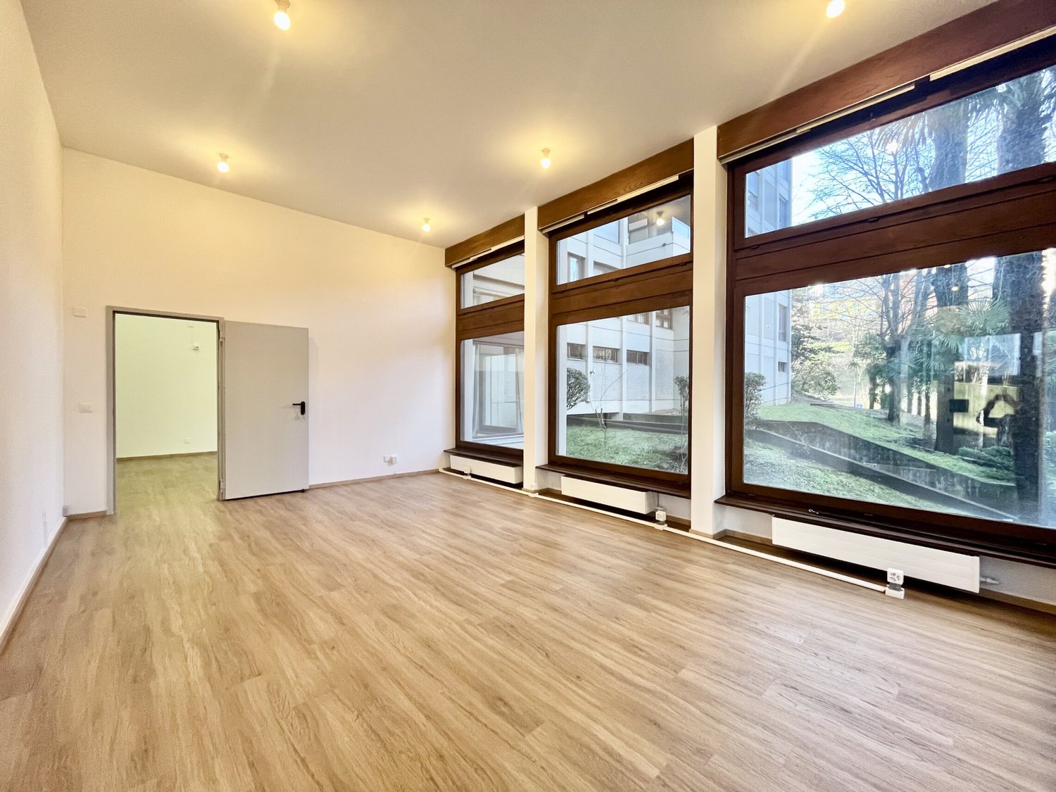 65m² living / commercial building