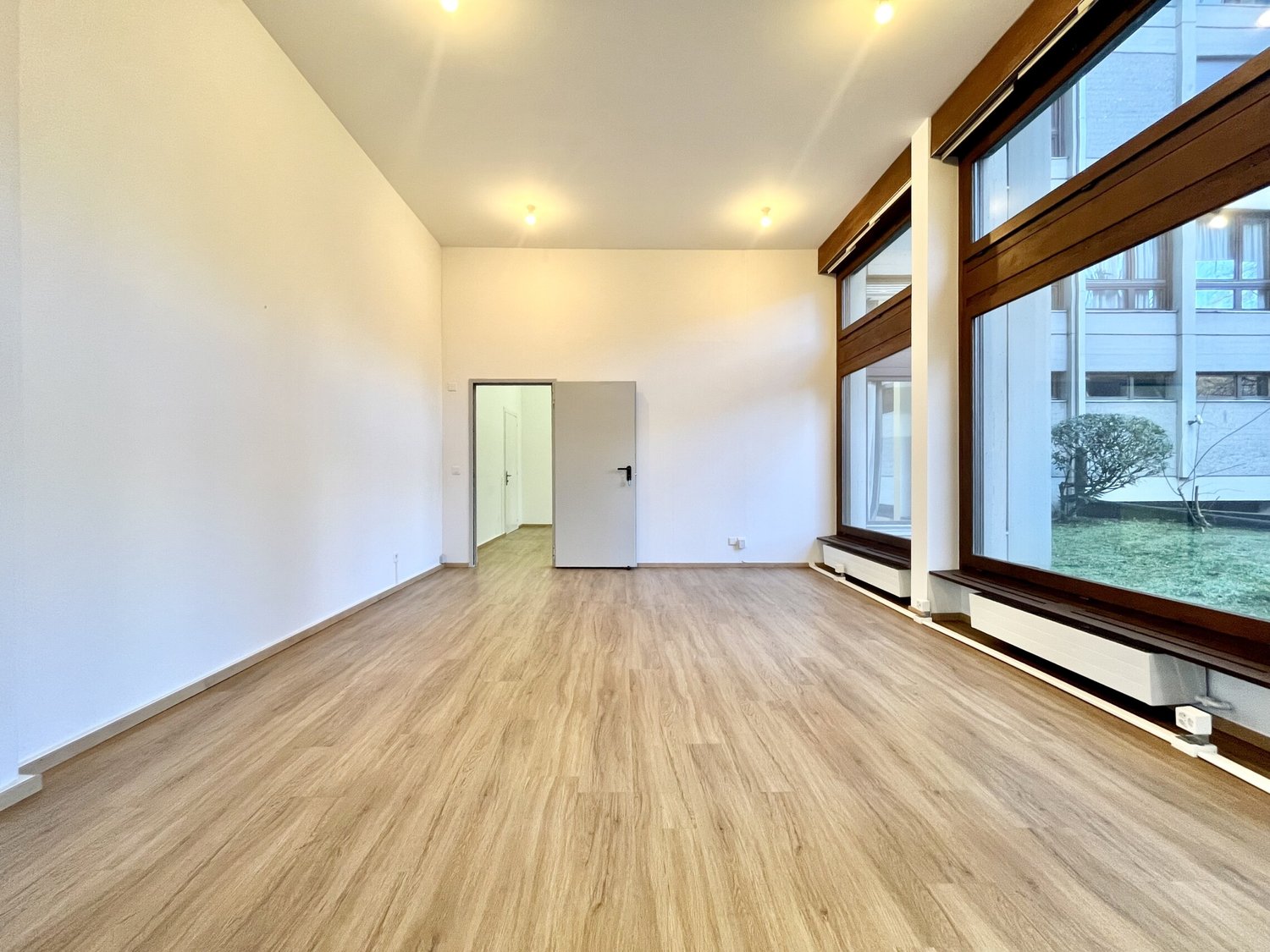 65m² living / commercial building