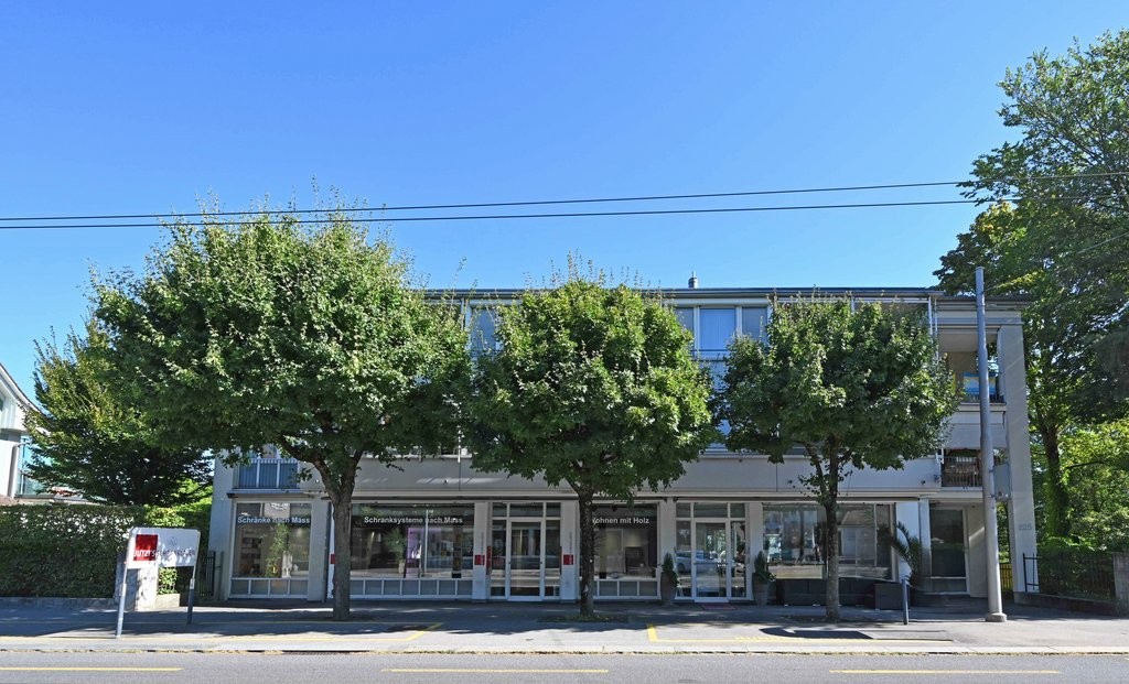 107m² shop