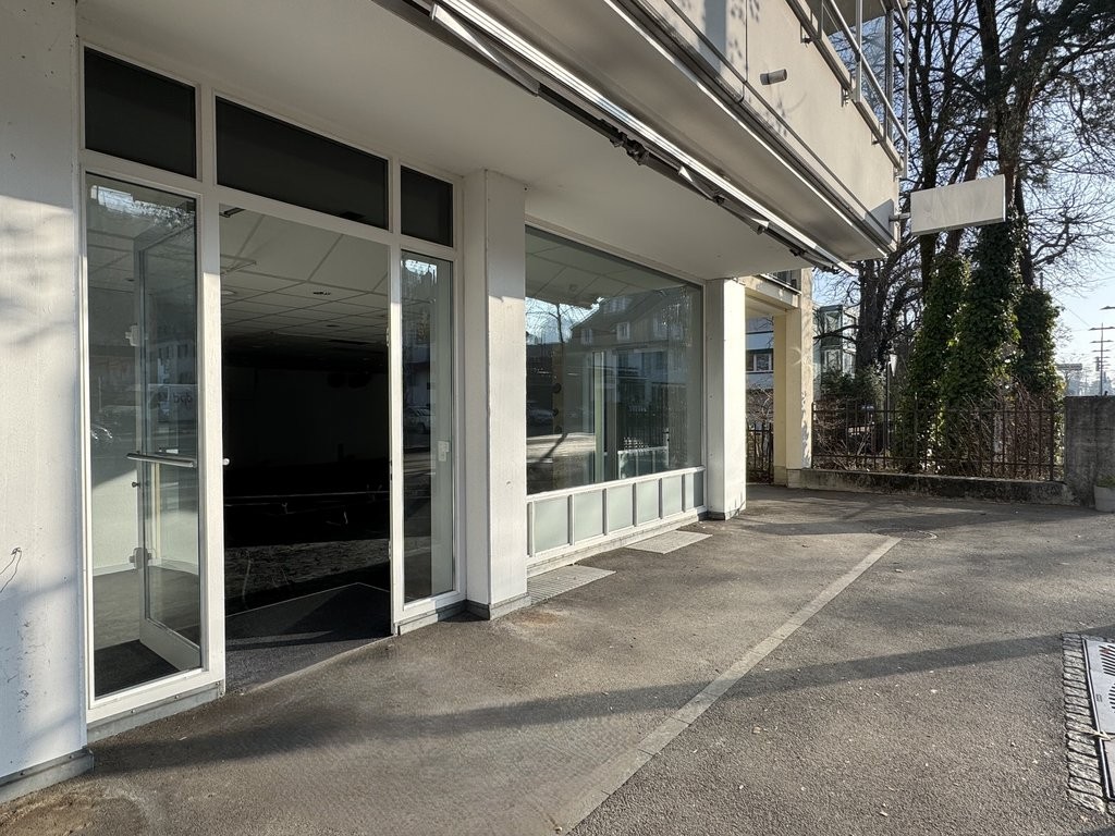 107m² shop
