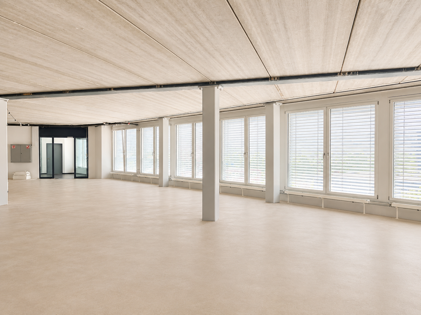 460m² office