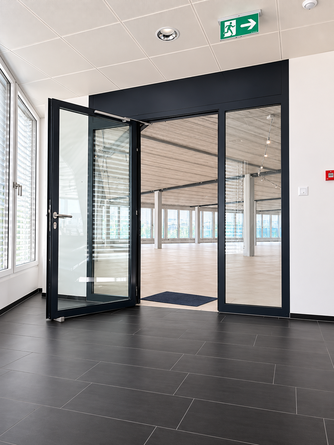 460m² office