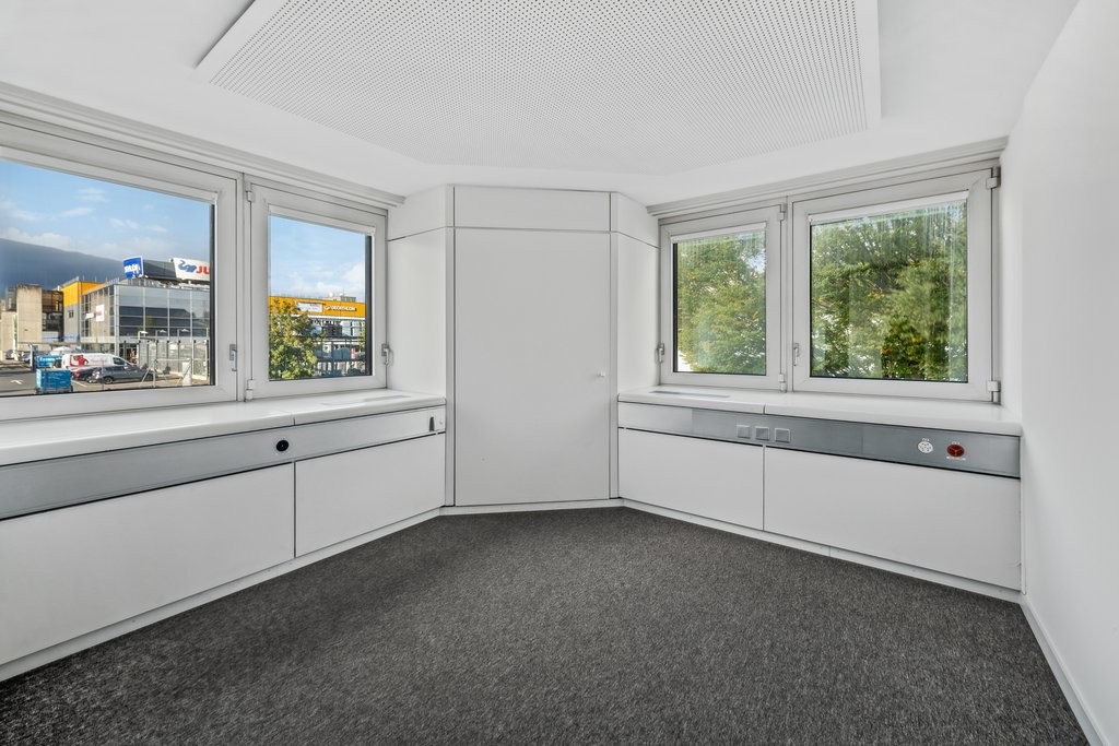 255m² office