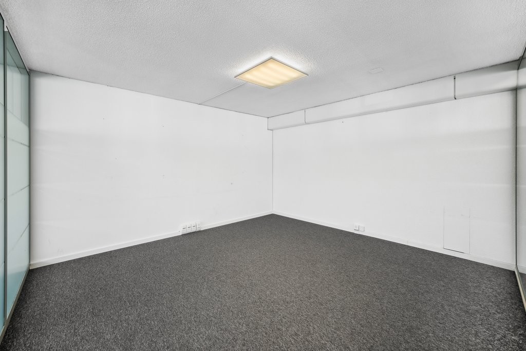 255m² office