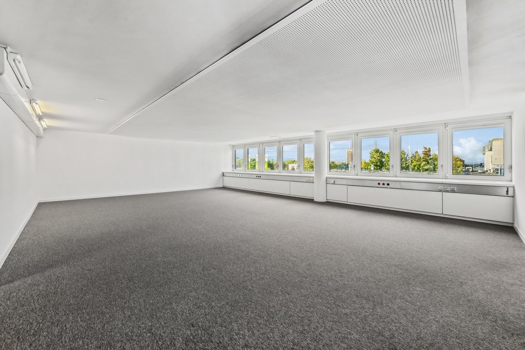 255m² office