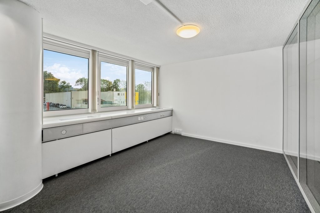 255m² office