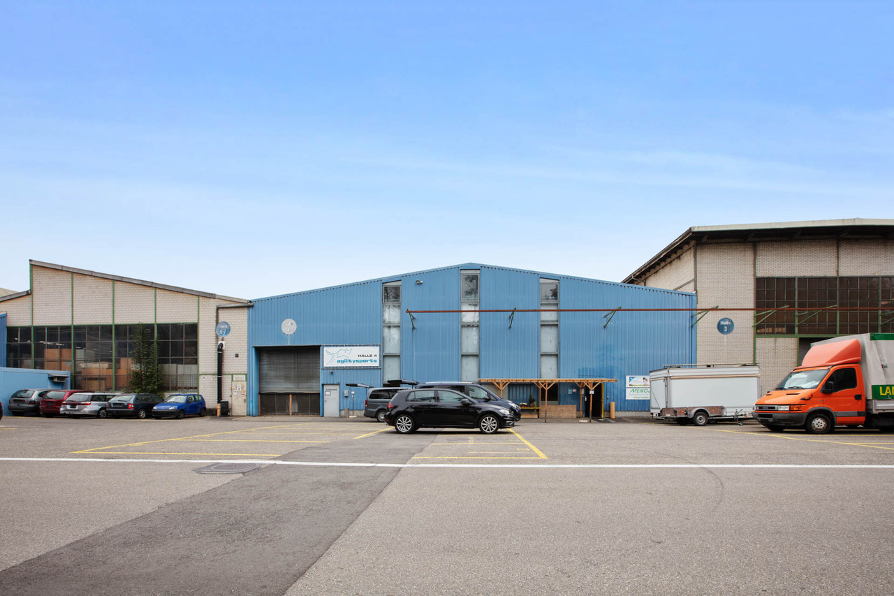 1730m² industrial object, photo 1 of 2