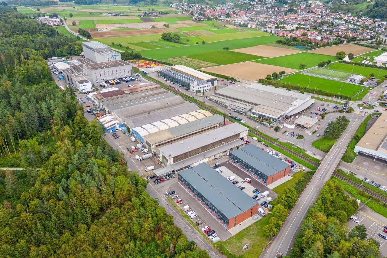 1730m² industrial object, photo 2 of 2